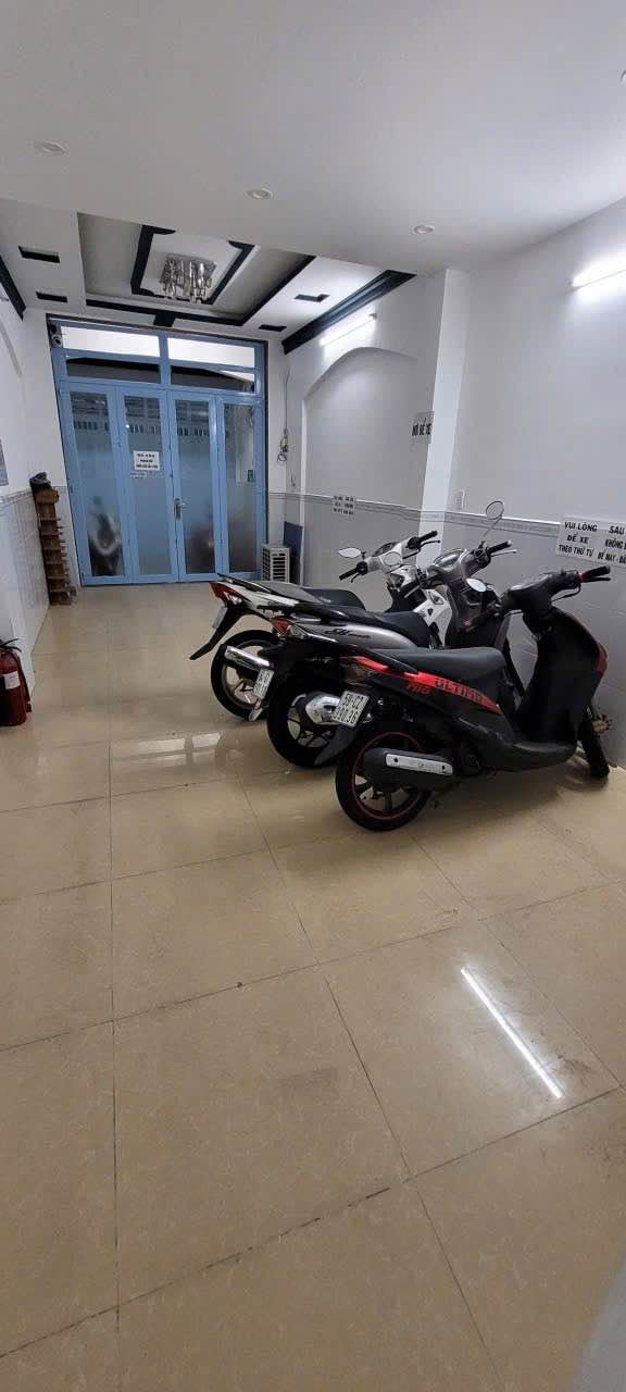 Nhà riêng Quận 4 92m² giá 5.7 tỷ - Giá tốt hiếm có!