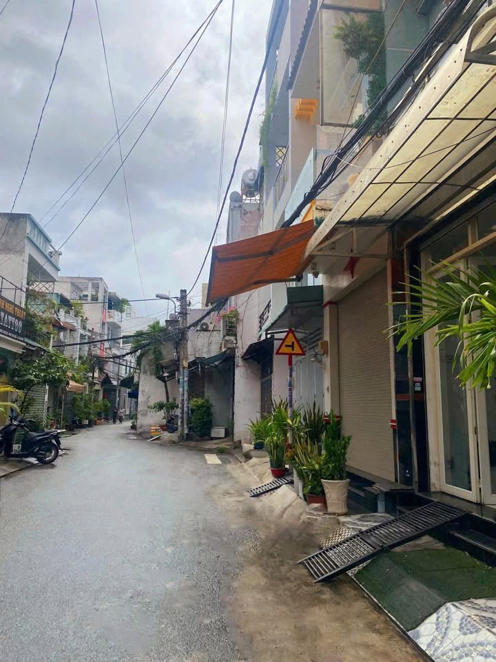 Nhà Nguyên Căn Lê Thúc Hoạch, Tân Phú - 3 Lầu, Hẻm Xe Hơi, 10.5 Triệu