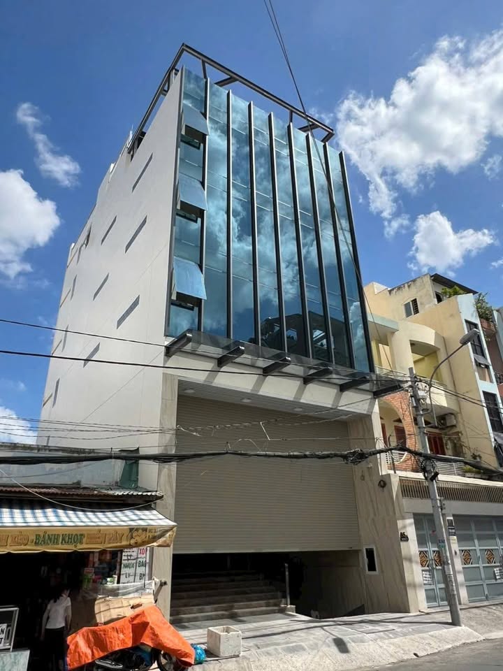 Tòa nhà văn phòng Quận 7 130 triệu - Vị trí trung tâm, sẵn sàng kinh doanh!