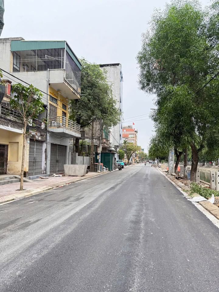 Bán Gấp Nhà 3 Tầng Mặt Đường Bờ Sông Quang Trung, Thái Bình - 70m², Kinh Doanh Đắc Lộc