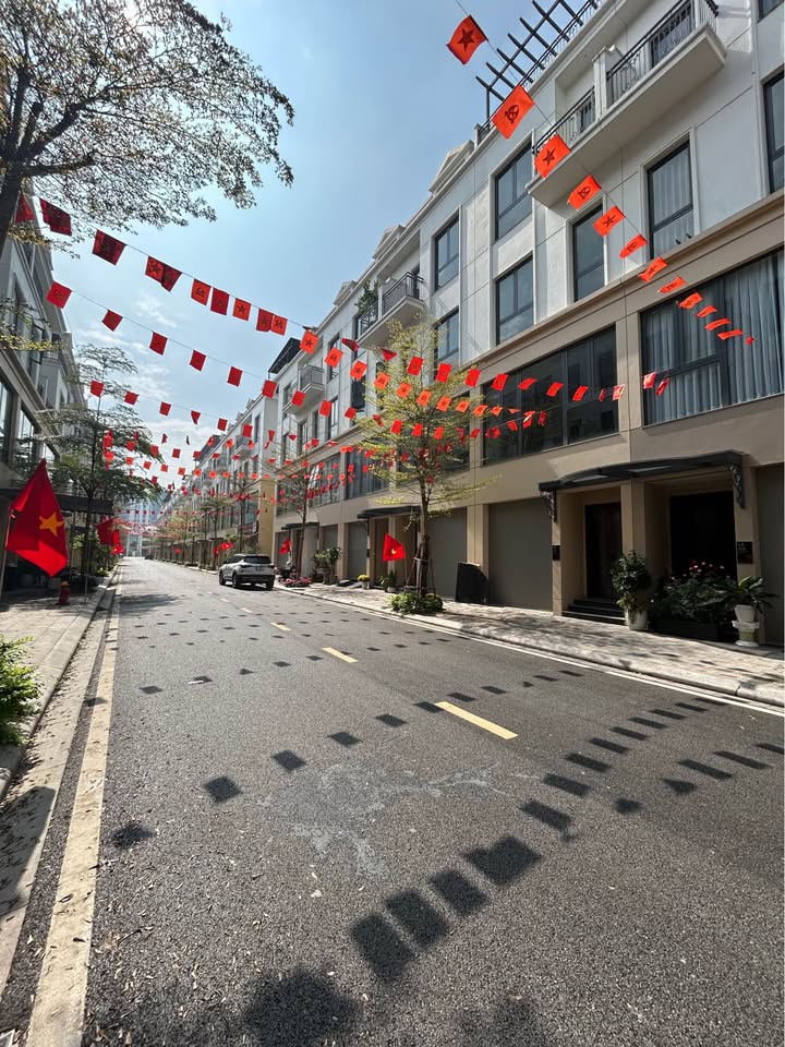 Nhà Liền Kề Central Riverside 80m² - Sổ Hồng Sẵn Sàng, Giá 5.7 Tỷ