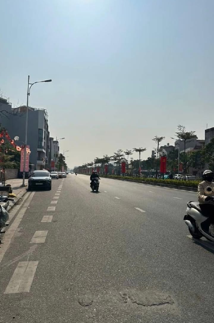 Nhà Ngọc Thụy 40m² 9 tỷ - Ô tô vào tận nhà, full nội thất!