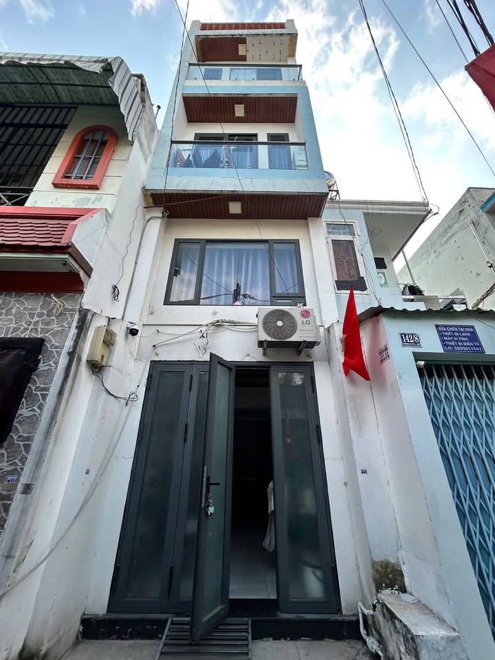 Nhà Nguyên Căn 4PN Đường Trường Sa, Tân Bình - Giá 17 Triệu/Tháng