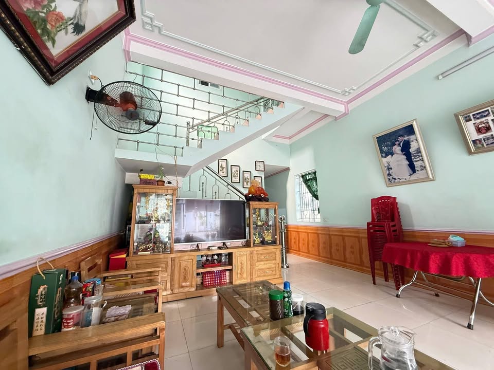 Nhà Phố Lu, Bảo Thắng 70m² - 2 Tầng, 3PN, Hướng Đông Mát Mẻ - Giá 1.8 Tỷ