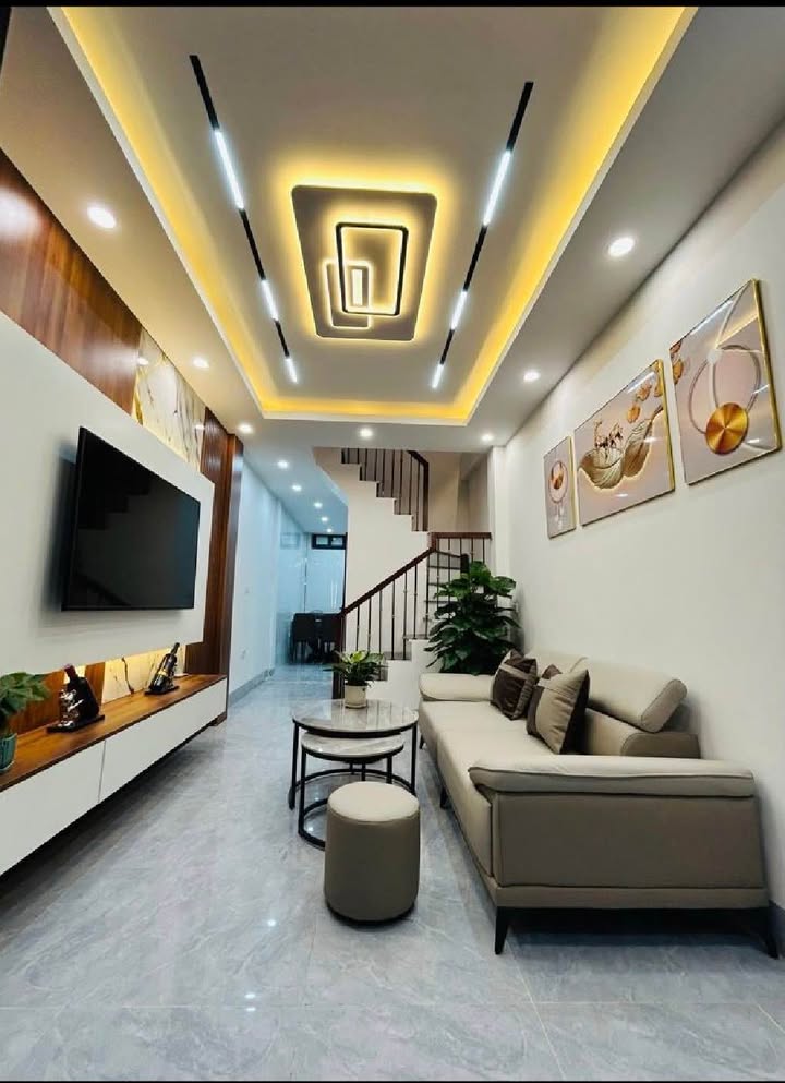 Nhà Cầu Giấy 28m² - 4 Tầng - Ô Tô Tránh - 9.95 Tỷ - Yên Hoà