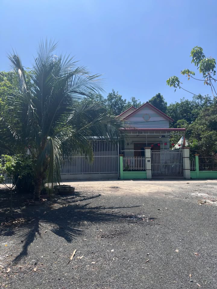 Nhà riêng Tân Thành Đồng Xoài 240m² giá 1.6 tỷ - Ô tô vào tận nhà!