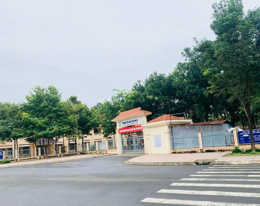 Đất Nền Mặt Tiền Đường 28m, Tân Phú, Đồng Xoài - 122m² Sẵn Nhà TĐC, Giá Tốt