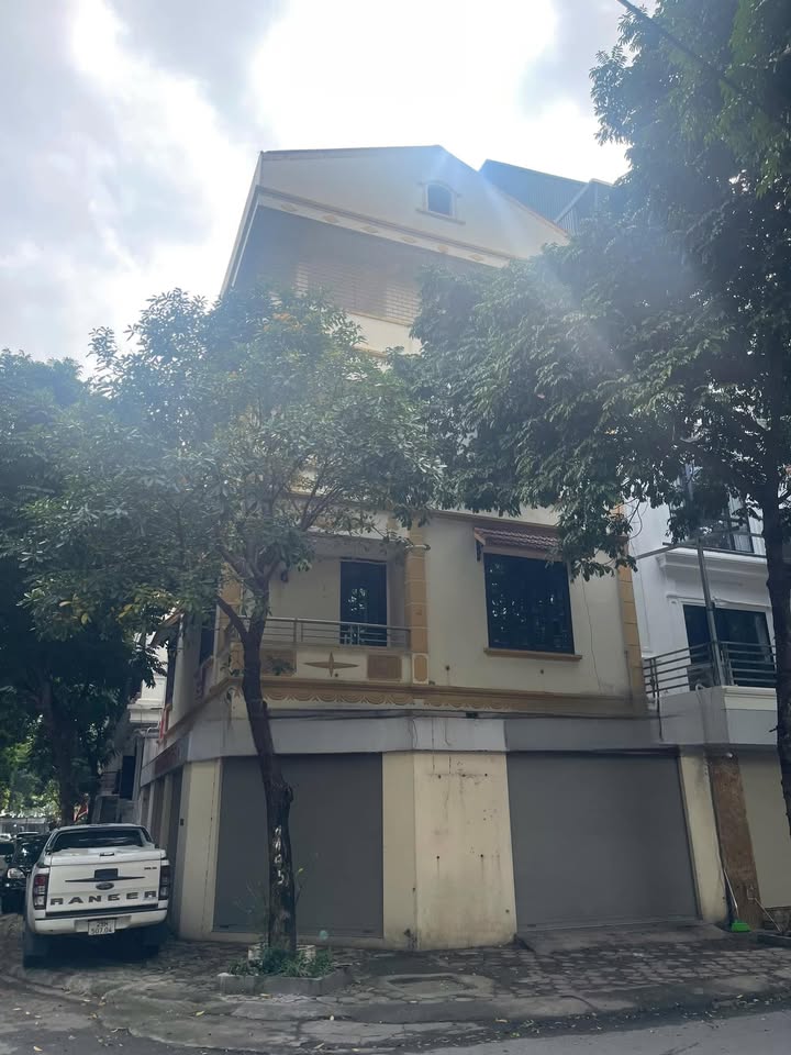 Nhà Liền Kề Xa La 130m² Hà Đông - Vị trí đẹp, sẵn sàng kinh doanh!