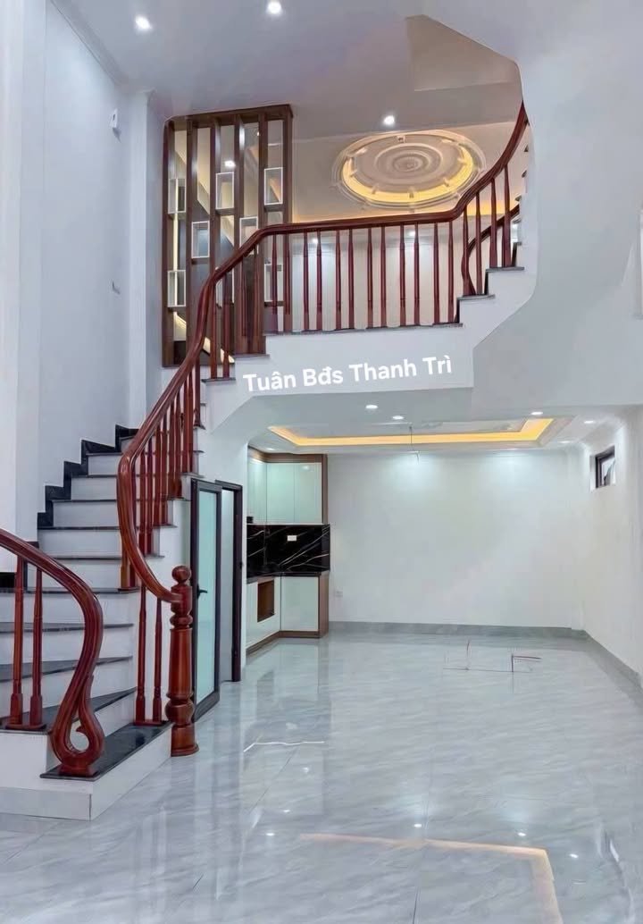 Nhà Mặt Ngõ Thông Đông Mỹ, 40m² x 5 Tầng - Ô Tô Đỗ Cửa, Gần Winmart