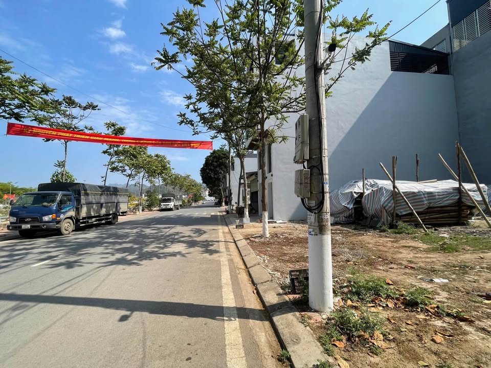 Đất Vàng Kè Mé Ban, TP. Sơn La 74m² - Kinh Doanh Đắc Lợi, Giá 2.8 Tỷ