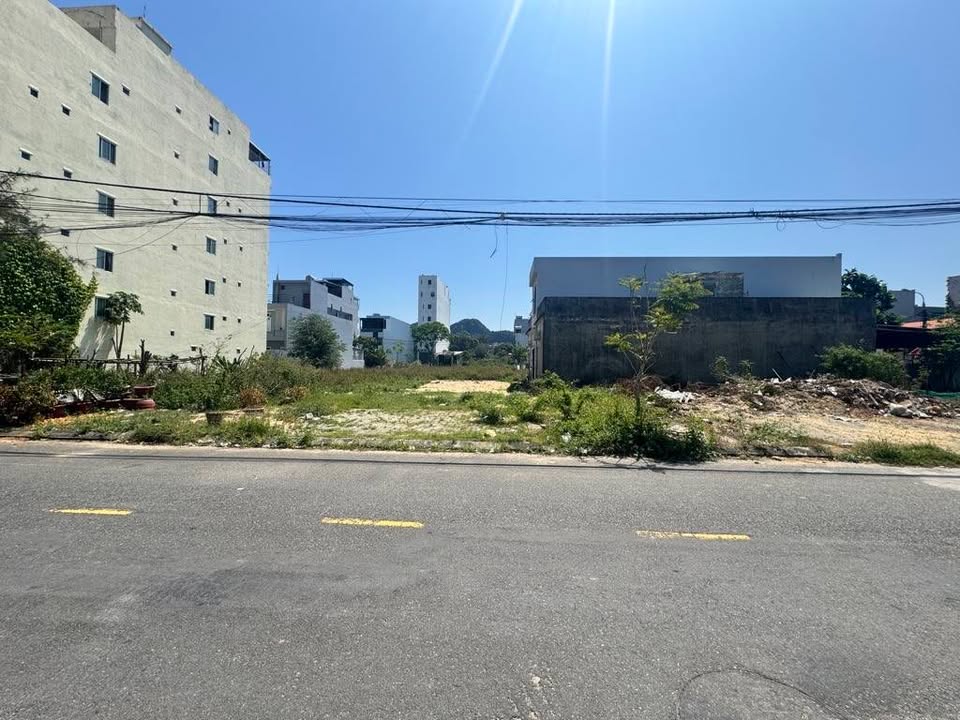 Đất Vàng Ngũ Hành Sơn 125m² - Sổ Đỏ, Kẹp Cống Thoáng, Gần Biển Đà Nẵng