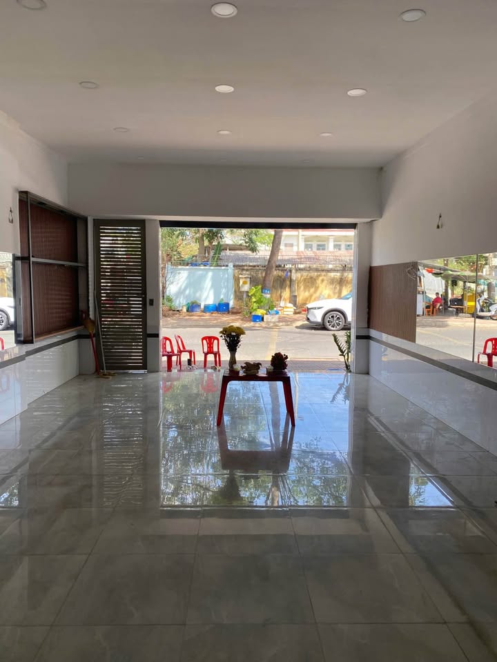 Nhà Mặt Tiền Kinh Doanh 365m² Quang Trung, Buôn Ma Thuột - Giá 20 Triệu/Tháng