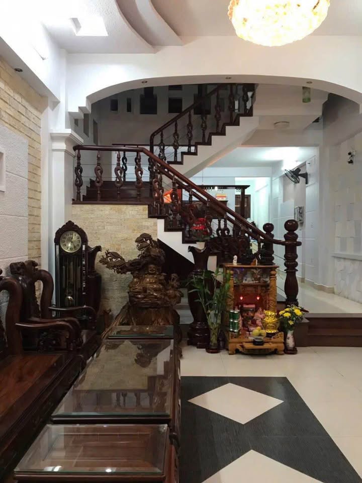 Nhà Mặt Tiền Tố Hữu Đại Lộc 3 Tầng - Cho Thuê Ngay 25 Triệu