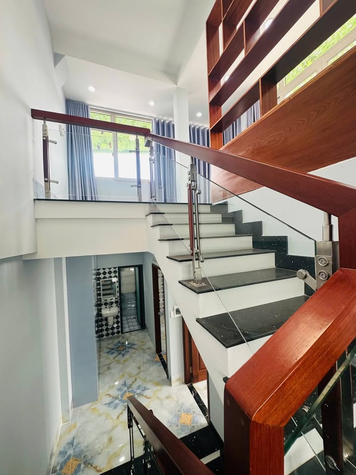 Nhà Phố Hiệp Bình Chánh 71m² - 4 Tầng, Xe Hơi Ngủ Trong Nhà - 8.9 Tỷ