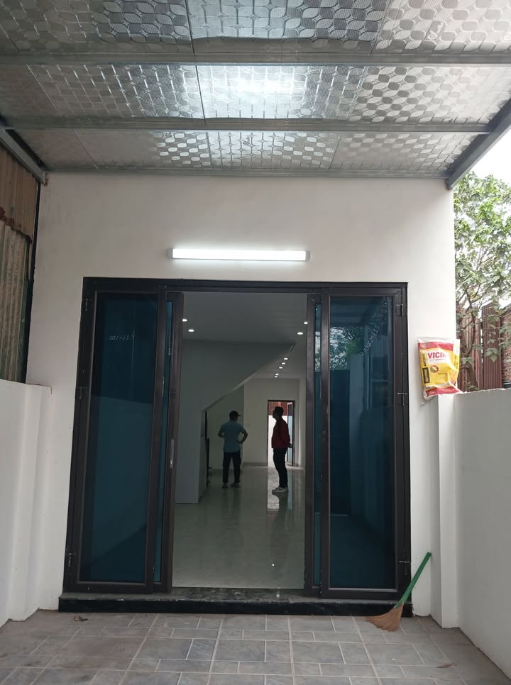 Nhà riêng Thanh Trì 80m² giá 2.1 tỷ - Ô tô vào tận nhà, sẵn sàng ở ngay!