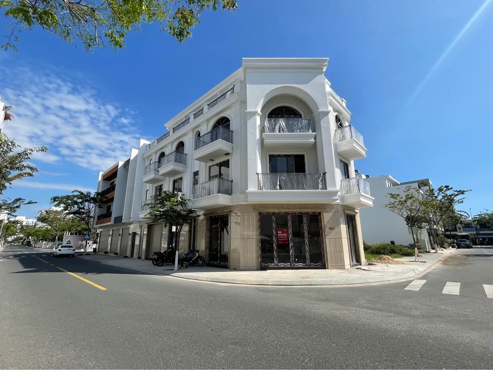 Townhouse VCN Phước Long 2 135m² 20.535 tỷ - View công viên