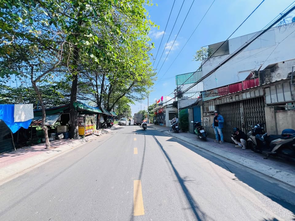 Nhà Mặt Tiền Hóc Môn 110m² giá 6.15 tỷ - Vị trí đắc địa kinh doanh!