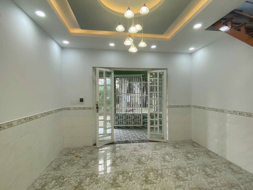 Nhà Nguyễn Xiển 103m² chỉ 4.2 tỷ - Ô tô vào tận nhà, sổ hồng sẵn!