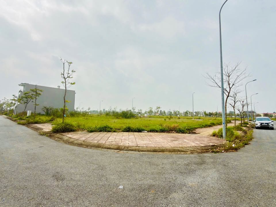 Bán Đất Vĩnh Yên Lô Góc 122.5m² - Mặt Tiền Kinh Doanh, Gần Hồ Đầm Vạc