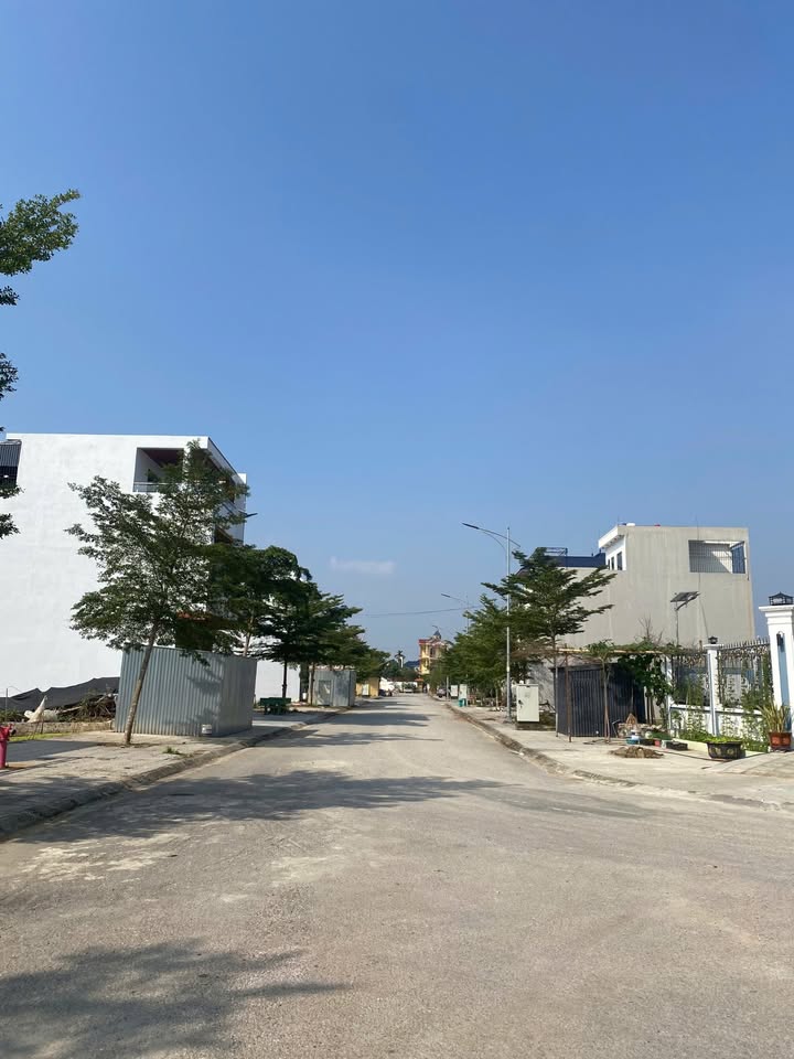 Đất Nền Đông Sơn 101m² - Sổ Đỏ Chính Chủ, Giá Tốt