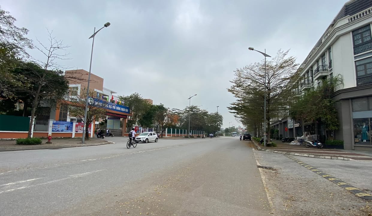 Bán Nhà Thạch Bàn 60m² Lô Góc, Ô Tô Tránh - Gần Grander City, Aeon Mall