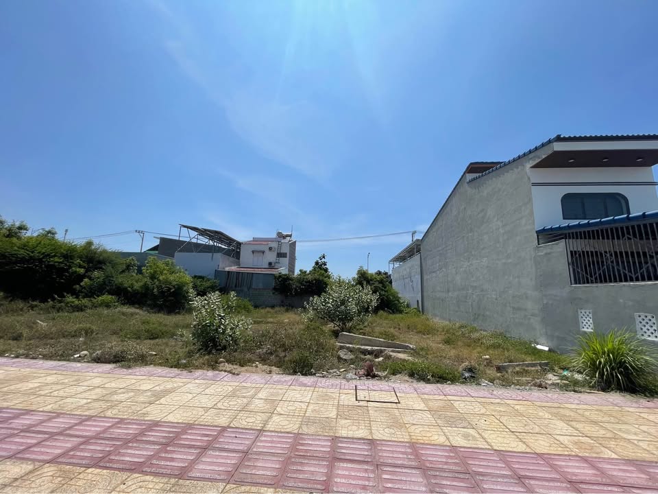Đất nền 100m² Phường Mỹ Đông, Phan Rang - Sổ hồng sẵn, giá 1 tỷ
