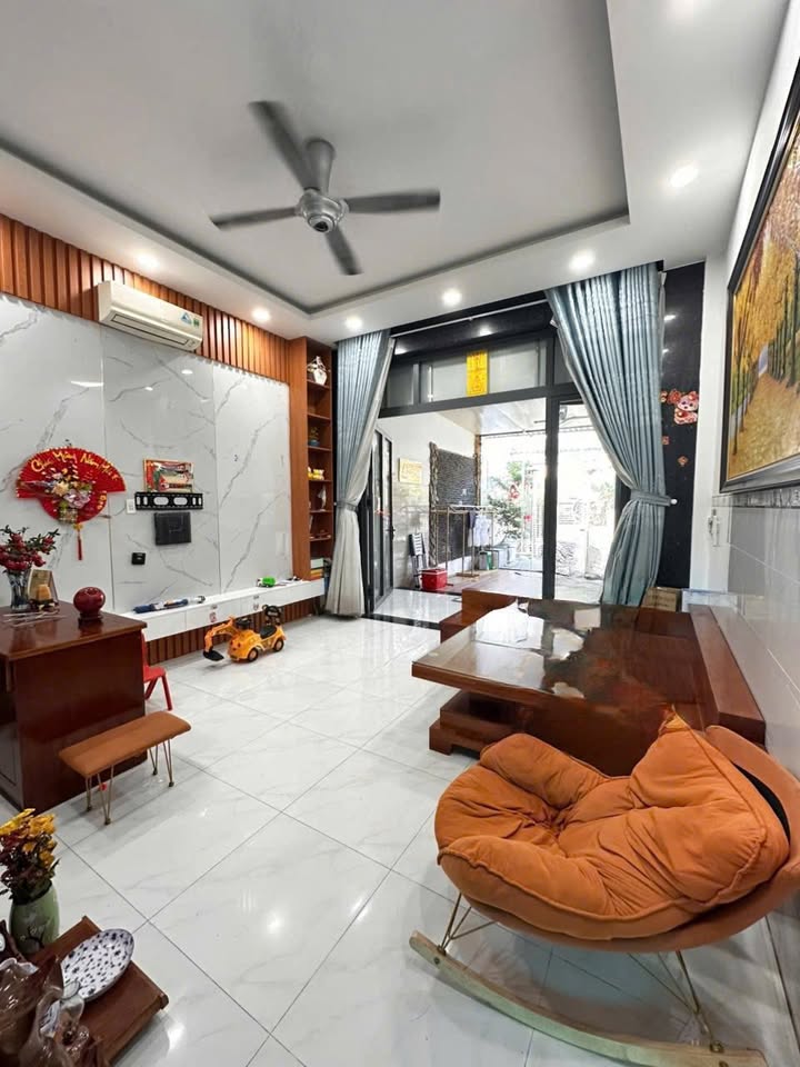 Nhà 90m² Hoàng Diệu 2, Thủ Đức - Sân Xe Hơi, 4PN, 3 Tầng - 7.5 Tỷ