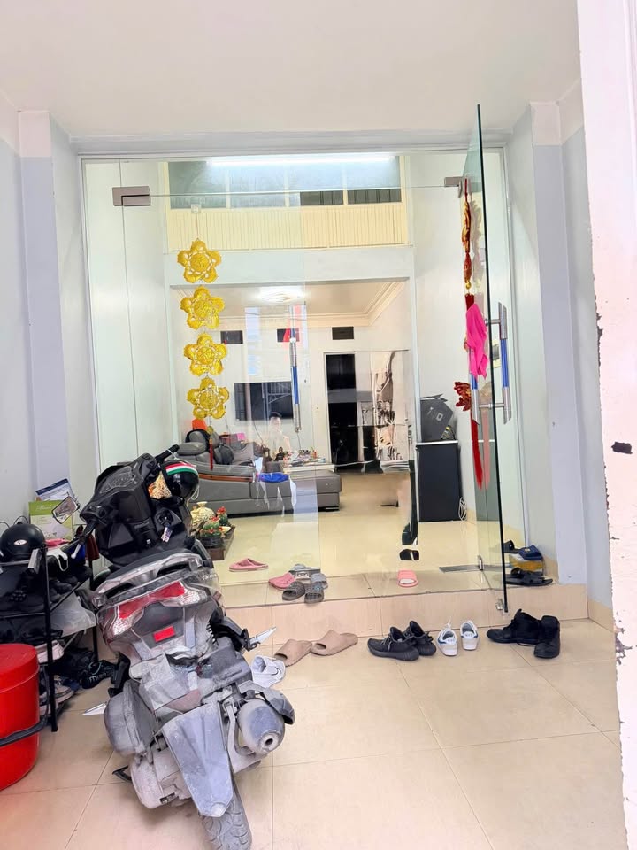 Mặt Tiền Miếu Hai Xã, Lê Chân - 42m2 x 2.5 Tầng, Giá Sốc 5.95 Tỷ