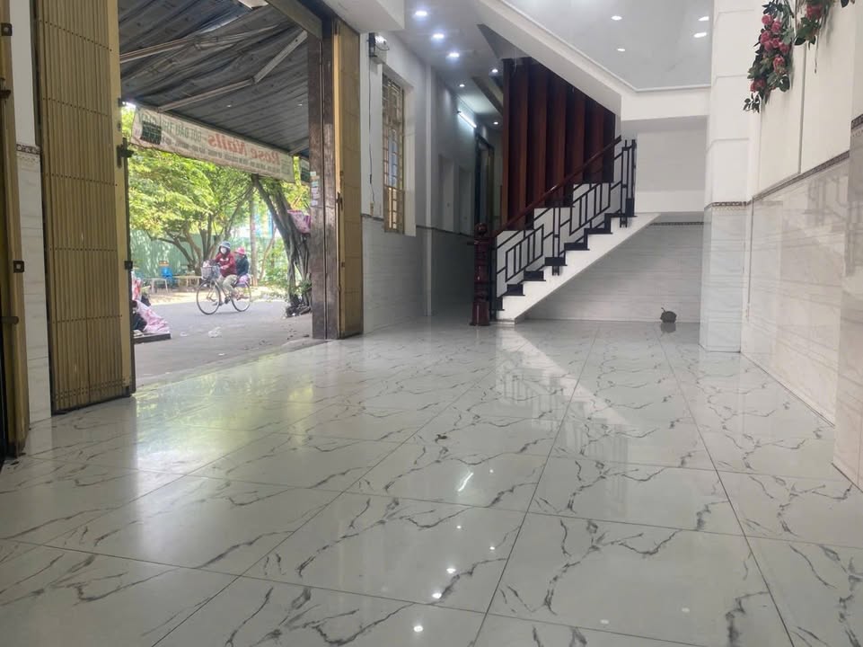 Nhà Góc Kinh Doanh Tên Lửa, Bình Tân - 5PN, 4 Lầu, Giá 20 Triệu