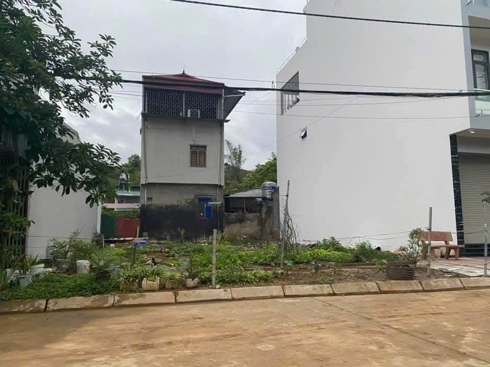 Đất nền Khu ĐH Tây Bắc Sơn La 180m² - Sổ đỏ chính chủ, xây dựng tự do!