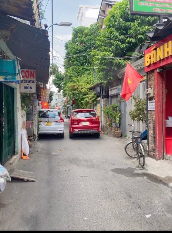 Nhà Mặt Tiền 137m² Ngay Công Viên Làng Hoa - 15 Tỷ