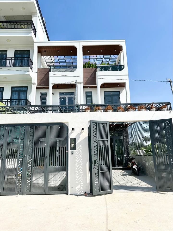 Nhà Quận 12 100m² 6.35 tỷ - Ô tô vào tận nhà, Sổ hồng sẵn!