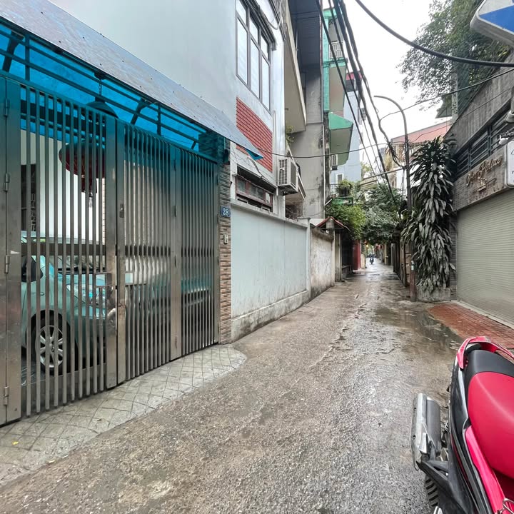 Nhà riêng Cầu Giấy 50m² 11 tỷ - Ngõ Hoa Bằng, Ô tô sát nhà, Sổ đỏ vuông