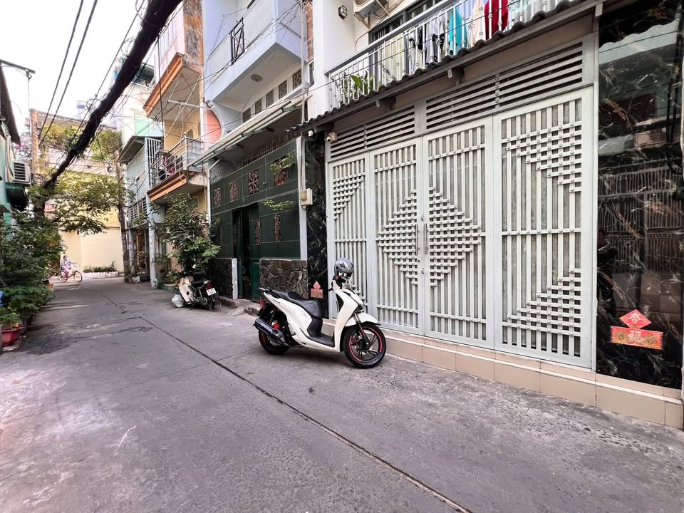 Nhà 3 Tầng Lê Đại Hành, Q11 - 41m², 4PN, Xe Hơi Vào Nhà - 7.3 Tỷ