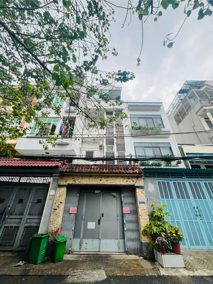 Bán nhà Quận 10 hẻm xe hơi 56m² giá 15 tỷ - Vị trí đắc địa!