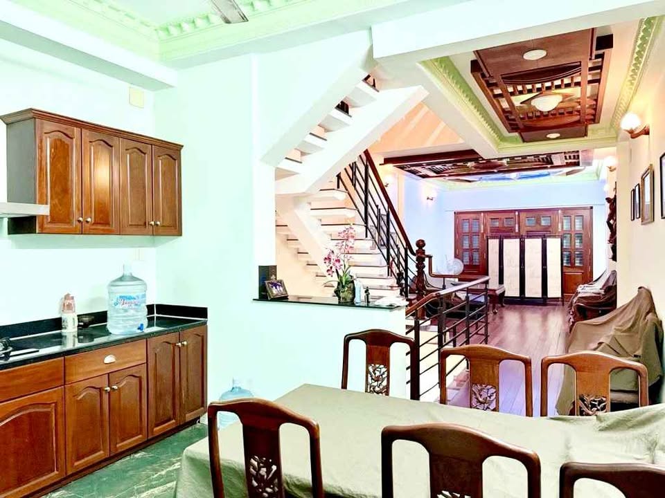 Nhà 4 Tầng 81m² Ngay Hòa Bình, Q.11 - Xe Hơi Vào Nhà, Giá 9.5 Tỷ