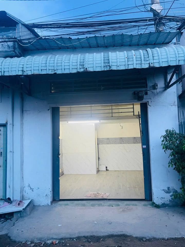 Trọ mặt tiền Ninh Kiều 22m² giá 2.3 triệu - Mặt tiền kinh doanh!