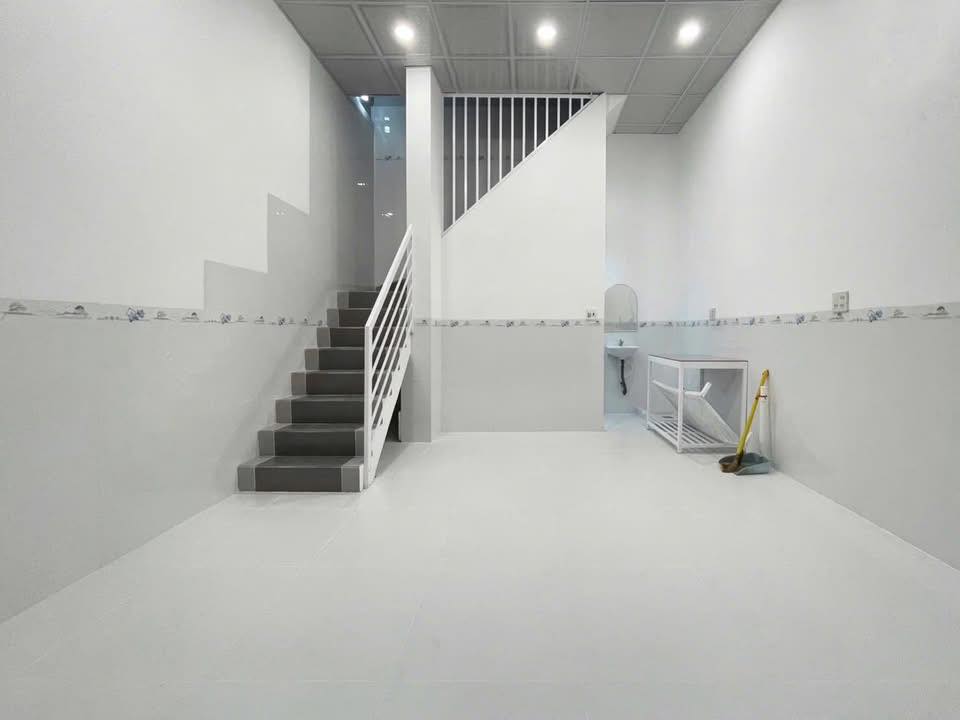 Nhà trệt lầu Ninh Kiều 27m² giá 5.5 triệu - Ô tô vào tận nhà!