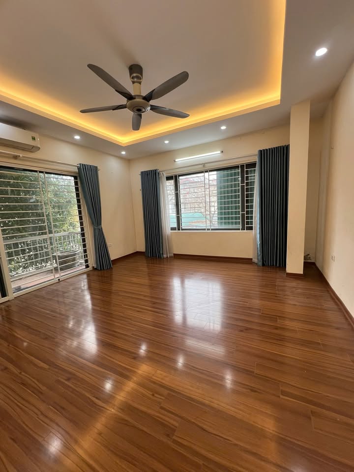 Văn phòng KDT Văn Phú Hà Đông 130m² - Căn góc 3 mặt tiền, giá thuê hợp lý!