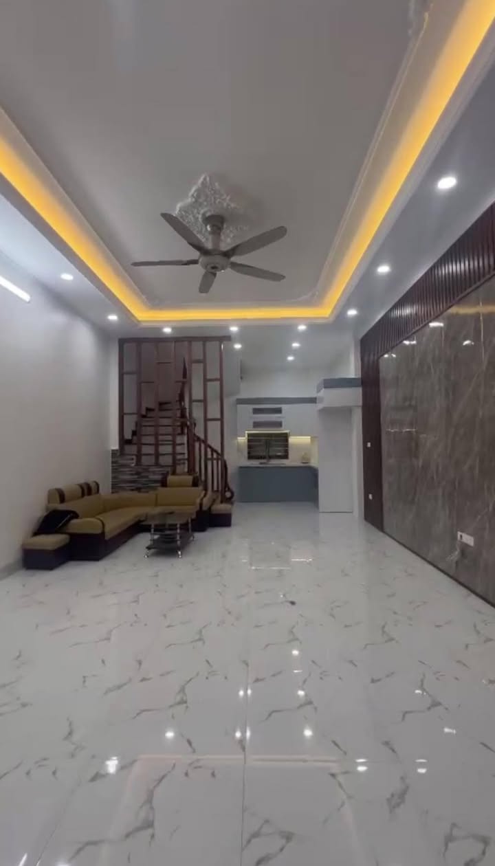 Nhà riêng Hoàng Mai 36m² giá 7.35 tỷ - Sổ đỏ đẹp, ô tô đỗ cửa!
