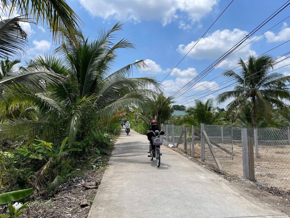 Đất Nền Long Hưng 210m² - Đường Ô tô, View Kênh, Sổ đỏ sẵn!