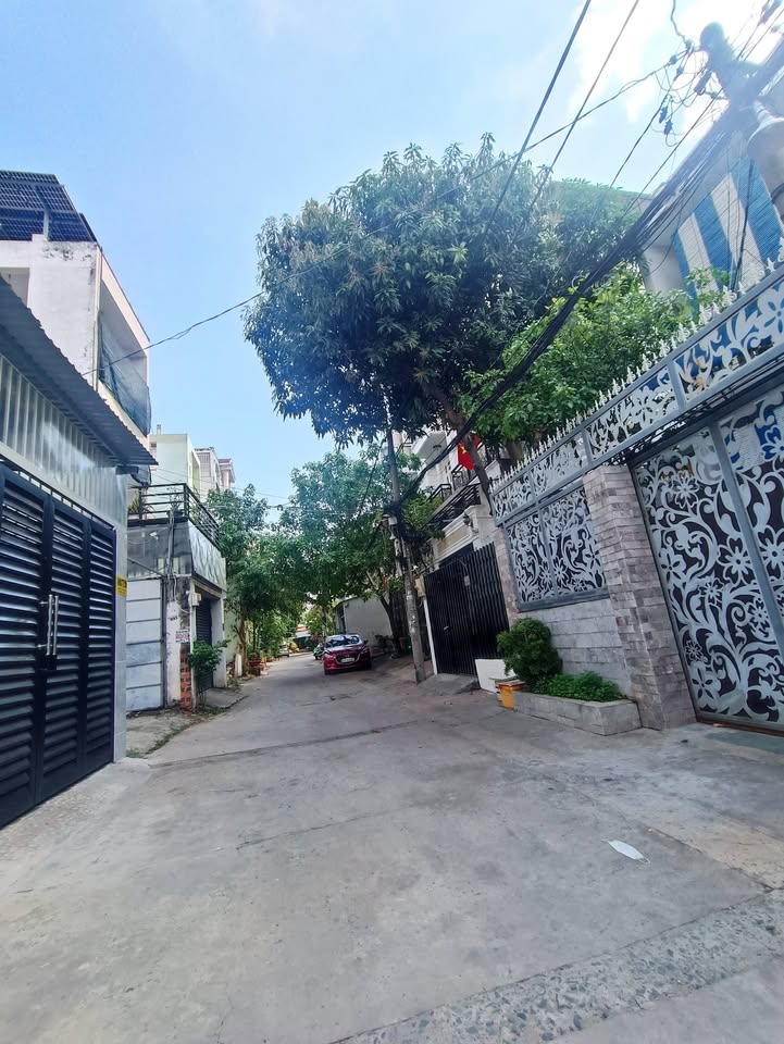 Nhà Phố Thủ Đức 100m² - 2 Mặt Tiền Kinh Doanh, Dòng Tiền Sẵn Có!