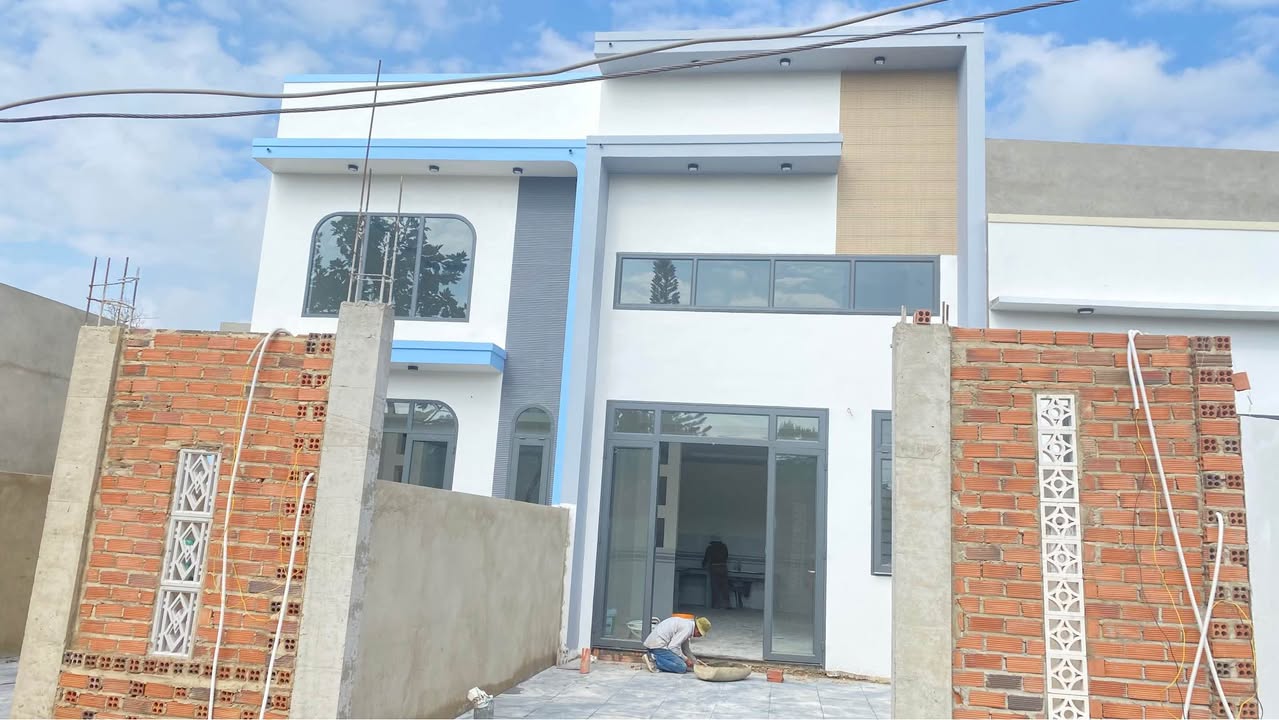 Nhà Trảng Bom 165m² Sổ Riêng Thổ Cư - Sân Ô Tô, 3PN, Vườn Rau