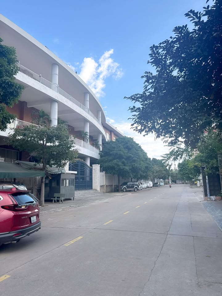 Bán Biệt Thự Góc 2 Mặt Tiền Trung Tâm Dĩ An, Bình Dương - 183m², 17 Tỷ