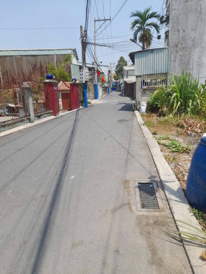 Nhà cấp 4 Dĩ An 135m² - Ô tô vào tận nhà, giá 4 triệu/tháng!