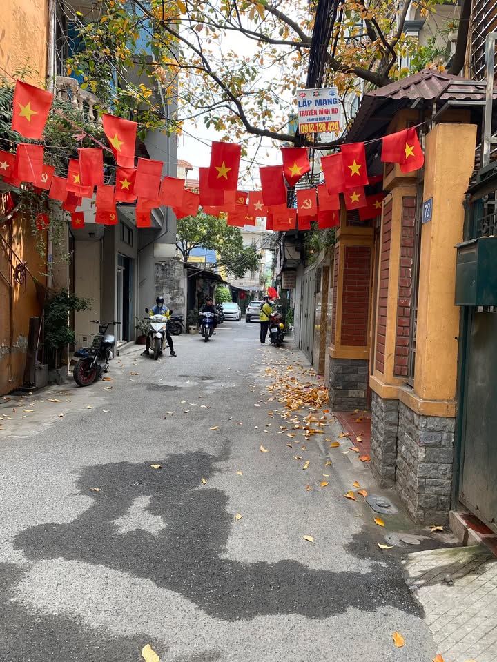 Nhà Lô Góc Hoàng Mai 30m² - 3 Mặt Thoáng Sẵn Ở Ngay