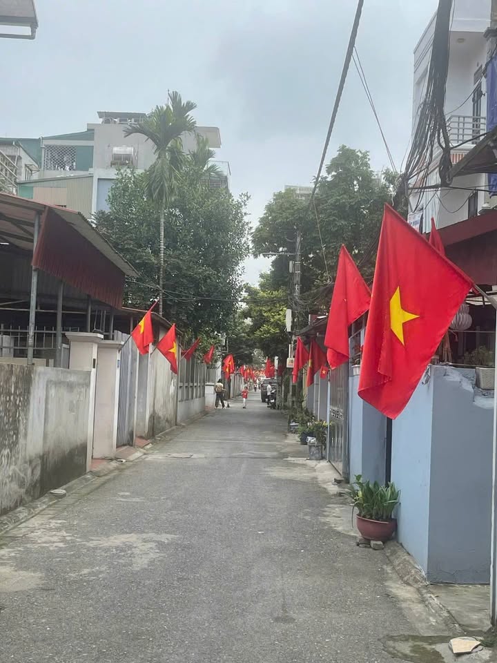 Nhà riêng Giang Biên, Long Biên 33m² - Ô tô vào tận nhà!