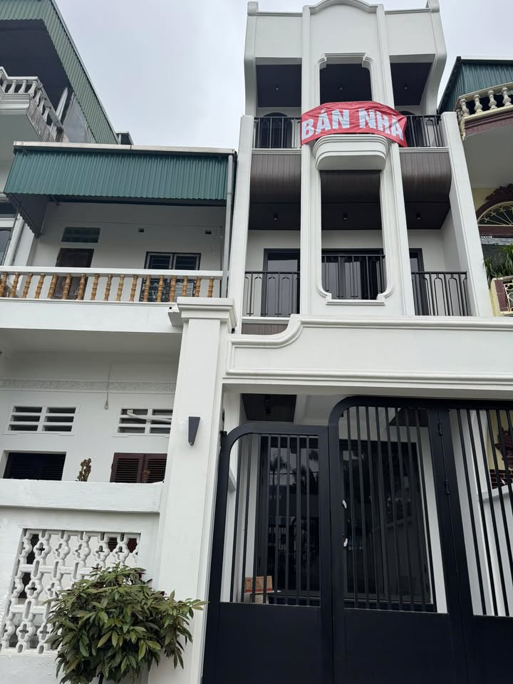 Bán Nhà Đức Giang Long Biên 90m² 3 Tầng - View Hồ Cực Đẹp, Ô Tô Ngủ Trong Nhà