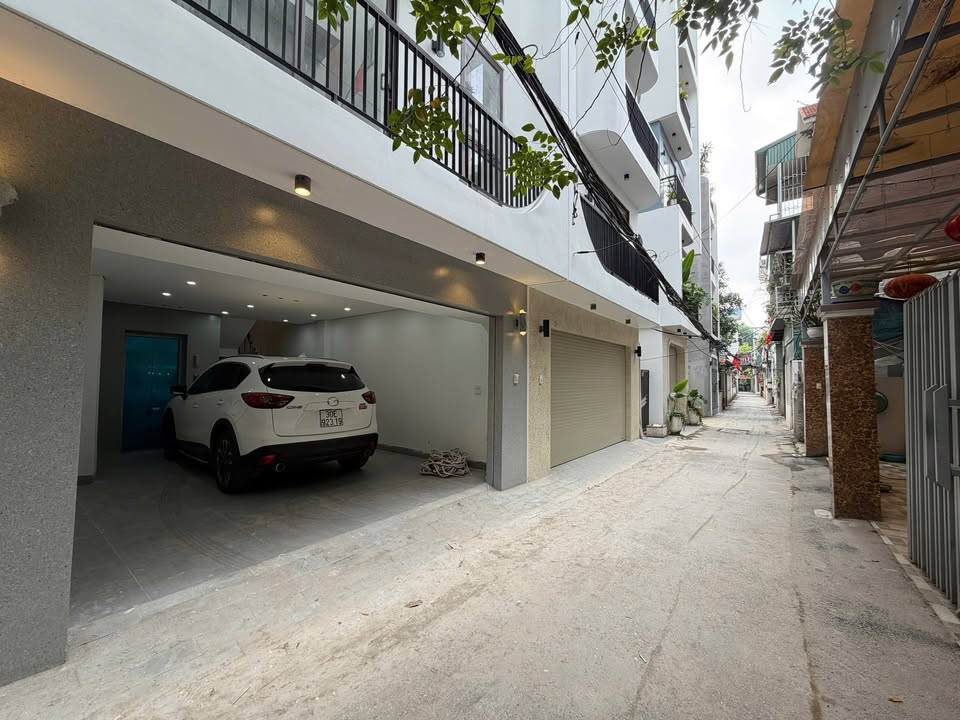 Nhà Riêng Thạch Bàn Long Biên 50m² - Gara Ô Tô, Lô Góc, Sổ Đỏ Sẵn!
