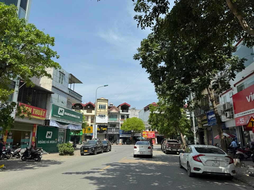 Mặt phố Trâu Quỳ 140m² - Giá 17.x Tỷ - Kinh Doanh Đỉnh Cao